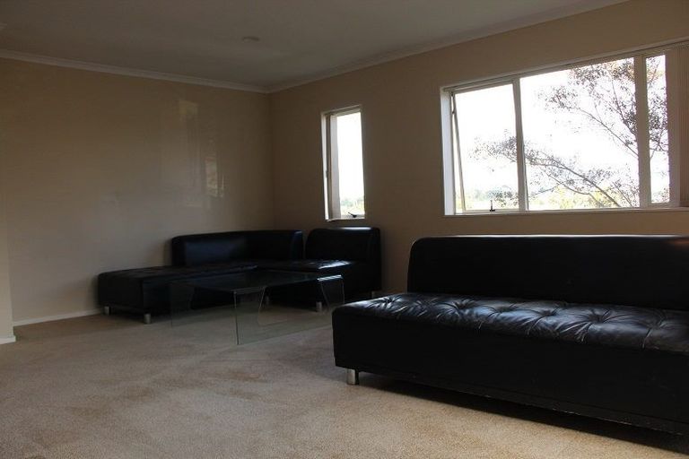 Photo of property in 4 Trotting Terrace, Fairview Heights, Auckland, 0632