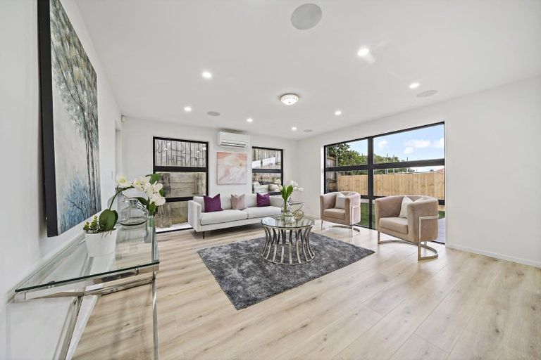 Photo of property in 11 Tawapou Close, Massey, Auckland, 0614