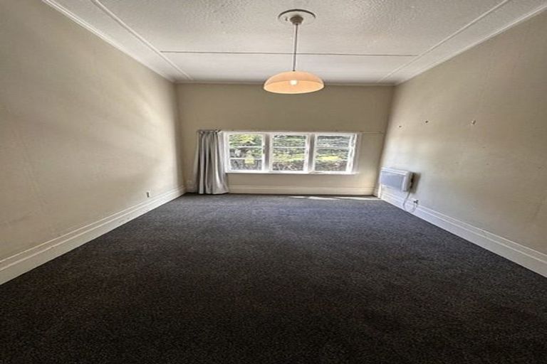 Photo of property in 90 Russell Terrace, Berhampore, Wellington, 6023
