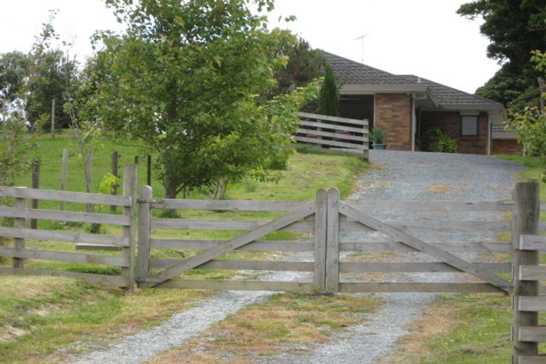 Photo of property in 1067 Tauhoa Road, Kaipara Flats, Warkworth, 0984
