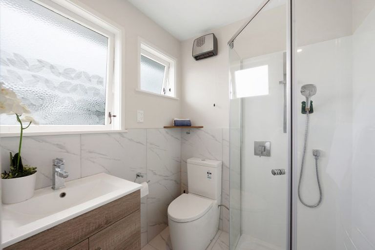 Photo of property in 28 Cockayne Crescent, Sunnynook, Auckland, 0620