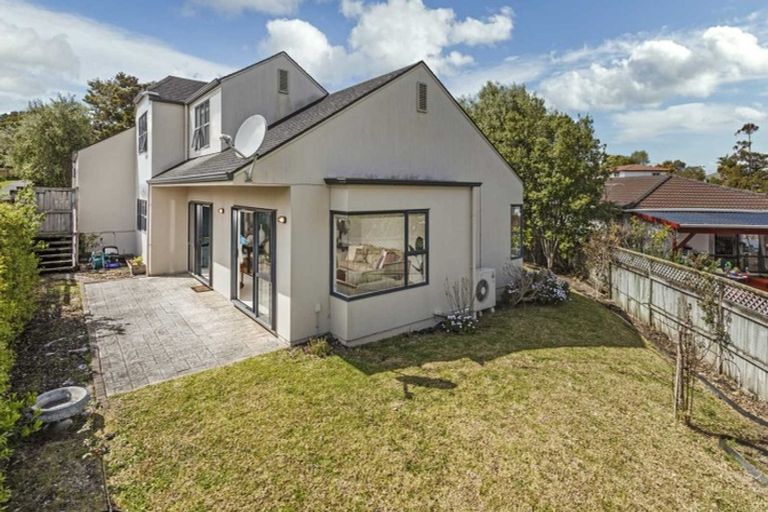 Photo of property in 6a Tobago Place, Sunnynook, Auckland, 0620