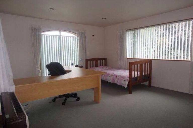 Photo of property in 94 Memorial Avenue, Ilam, Christchurch, 8053