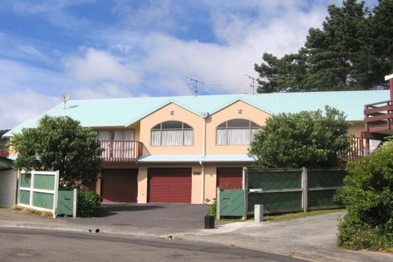 Photo of property in 6 Dundee Place, Crofton Downs, Wellington, 6035