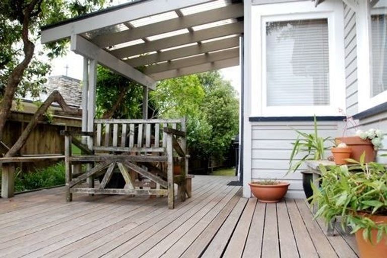 Photo of property in 14 Kurupae Road, Hilltop, Taupo, 3330