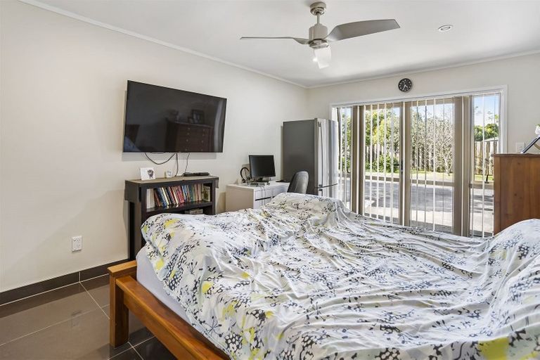 Photo of property in 1/5 Colleen Norma Place, Half Moon Bay, Auckland, 2012