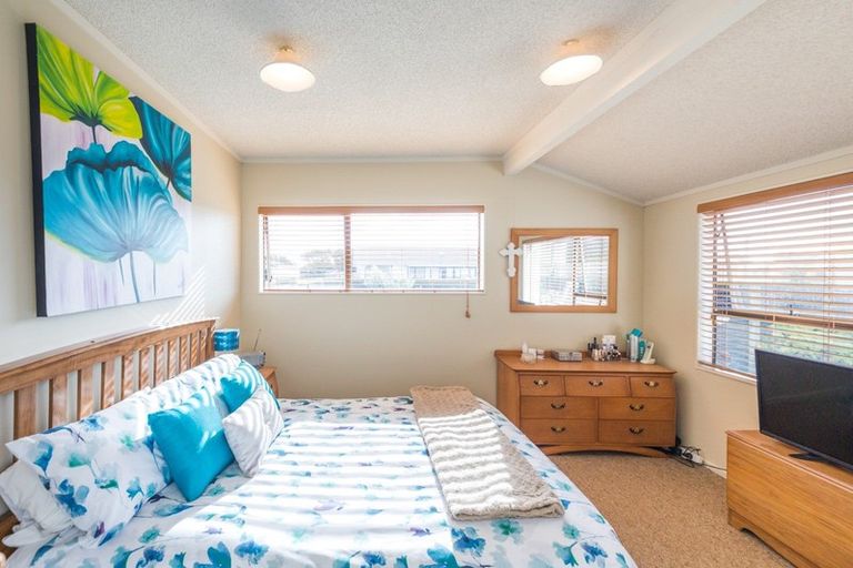 Photo of property in 28a Linklater Avenue, Foxton Beach, Foxton, 4815