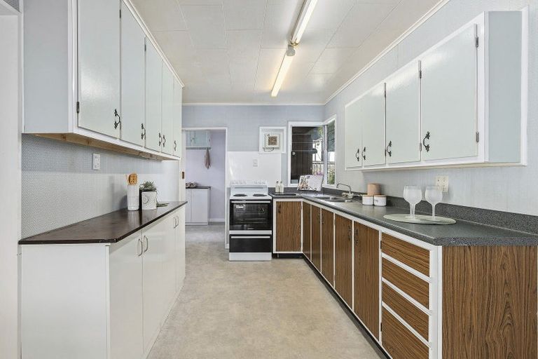 Photo of property in 33 Palm Avenue, Lyall Bay, Wellington, 6022