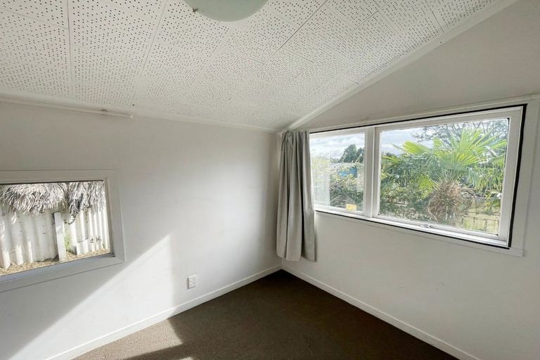 Photo of property in 24 Tiri Tiri Road, Birkdale, Auckland, 0626