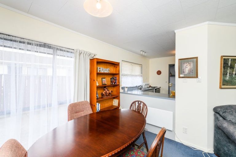 Photo of property in 72 Geraldine Crescent, Cloverlea, Palmerston North, 4412