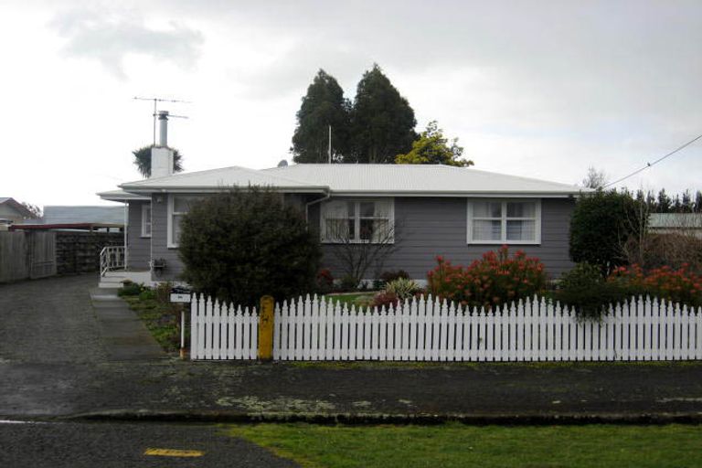 Photo of property in 84 Kent Street, Carterton, 5713