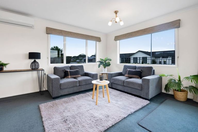 Photo of property in 6 Saint Andrews Parkway, Waiwhakaiho, New Plymouth, 4312