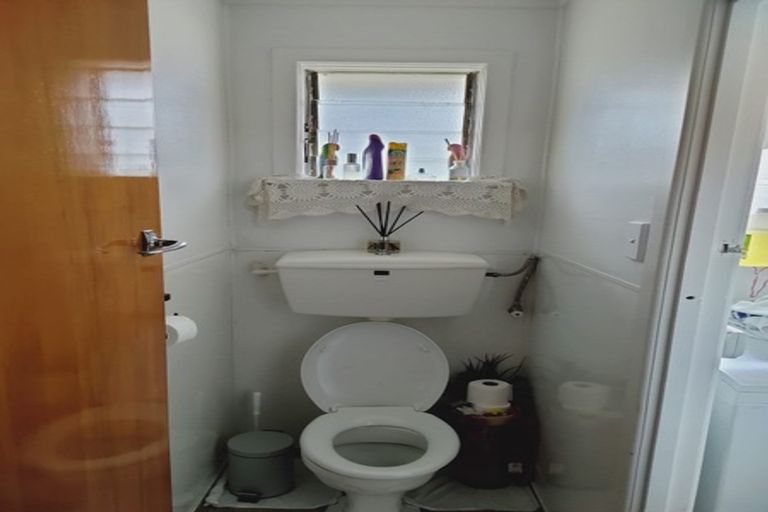 Photo of property in 53 Gloria Avenue, Te Atatu Peninsula, Auckland, 0610