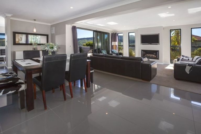 Photo of property in 129 Woodman Drive, Tawa, Wellington, 5028