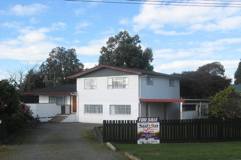 Photo of property in 17 Vera Street, Marton, 4710