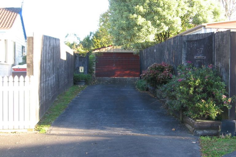 Photo of property in 37 Redlands Grove, Swanson, Auckland, 0612