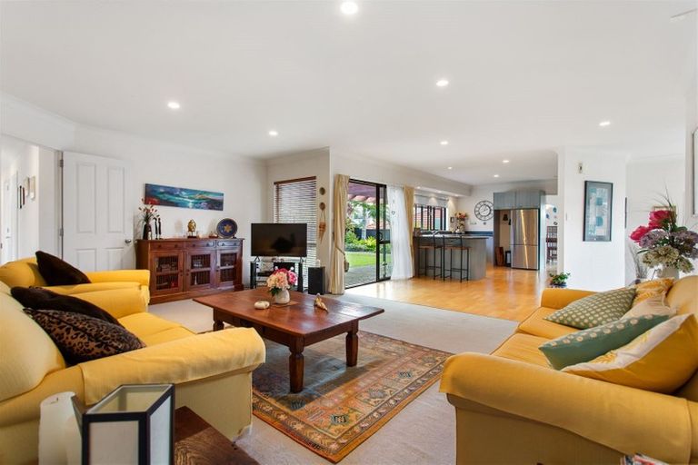 Photo of property in 89 Marina View Drive, West Harbour, Auckland, 0618