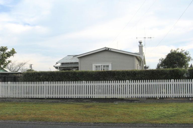 Photo of property in 27 Oxford Street, Fairfield, Hamilton, 3214