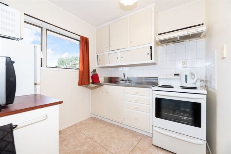 Photo of property in 2/6 Miro Street, New Lynn, Auckland, 0600