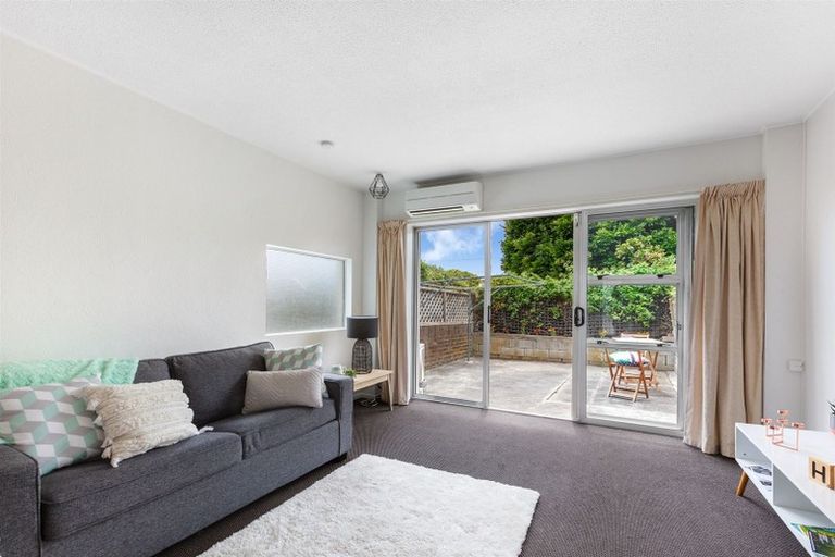 Photo of property in 9/31 Mana Avenue, Titahi Bay, Porirua, 5022