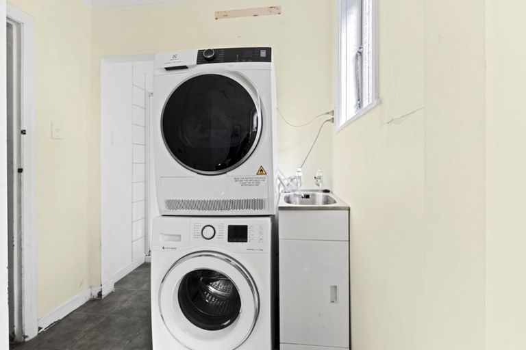 Photo of property in 8 Parsons Street, Vogeltown, New Plymouth, 4310