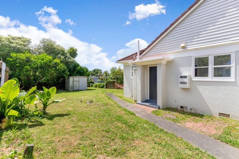 Photo of property in 1 Handley Avenue, Narrow Neck, Auckland, 0624