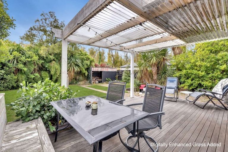 Photo of property in 12 Mckenzie Place, Waikuku Beach, 7402