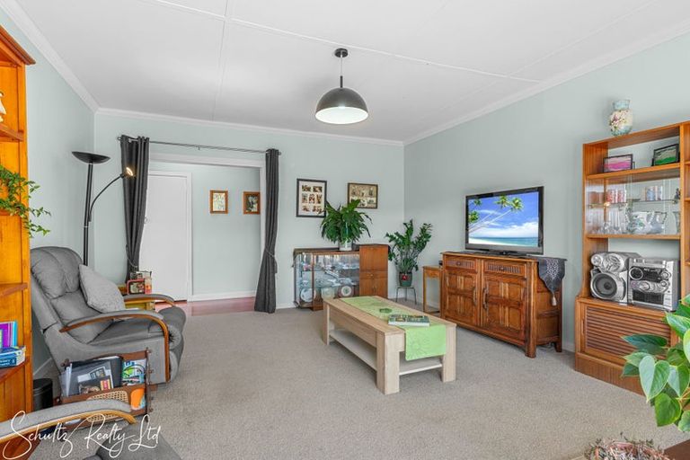 Photo of property in 15 Ash Grove, Maungaturoto, 0520