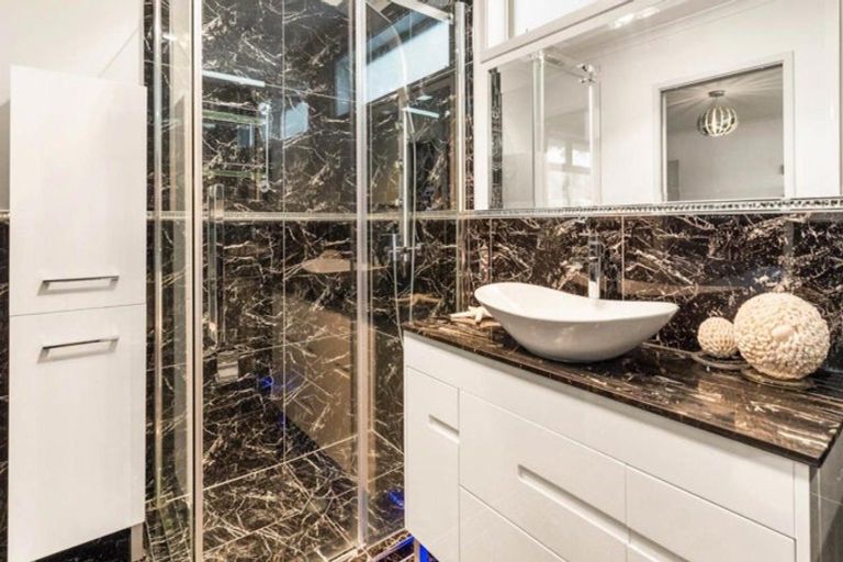 Photo of property in 12 Quo Vadis Place, Red Beach, 0932