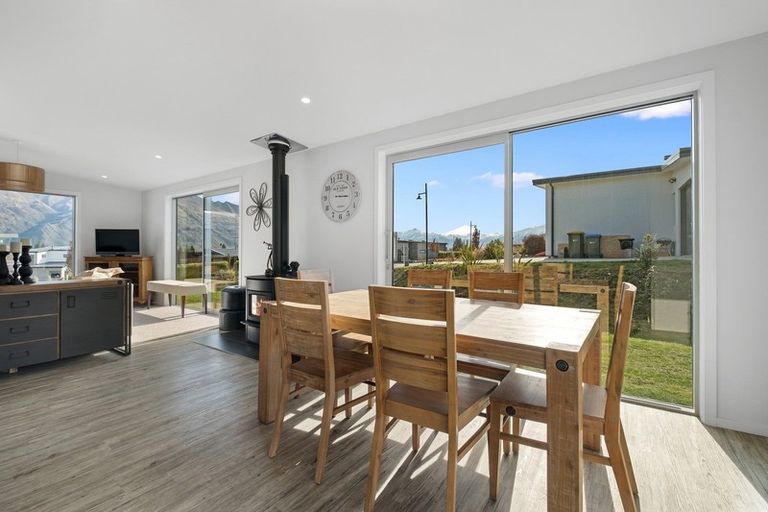 Photo of property in 24 Makomako Road, Wanaka, 9305