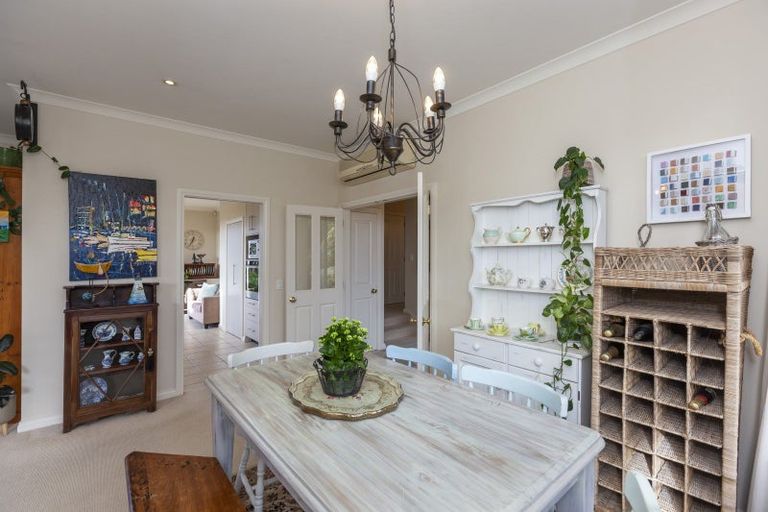 Photo of property in 136 Renown Road, Raumati South, Paraparaumu, 5032