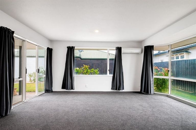 Photo of property in 2/200 Wainoni Road, Avondale, Christchurch, 8061