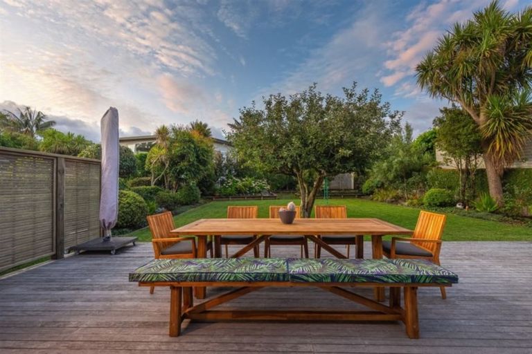 Photo of property in 17 Fowler Street, Northcote, Auckland, 0627