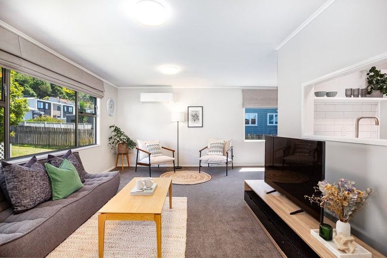 Photo of property in 176a Queens Drive, Lyall Bay, Wellington, 6022