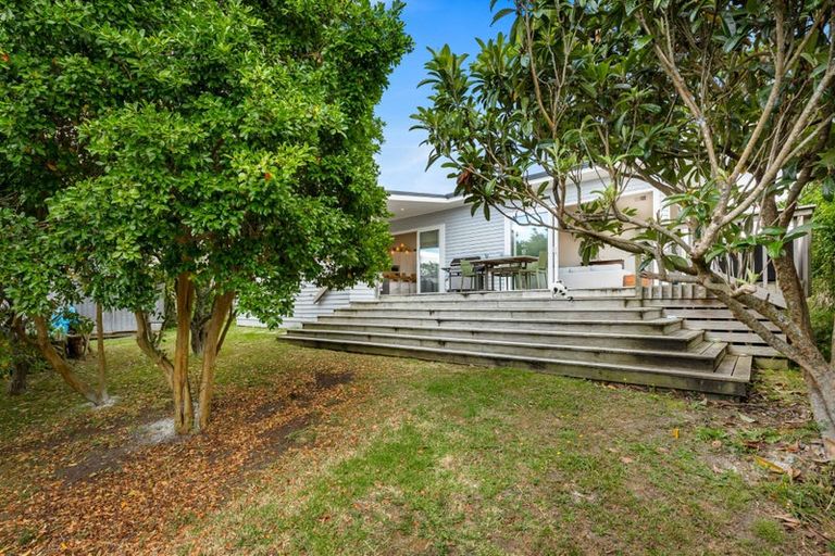 Photo of property in 34 Neil Avenue, Te Atatu Peninsula, Auckland, 0610