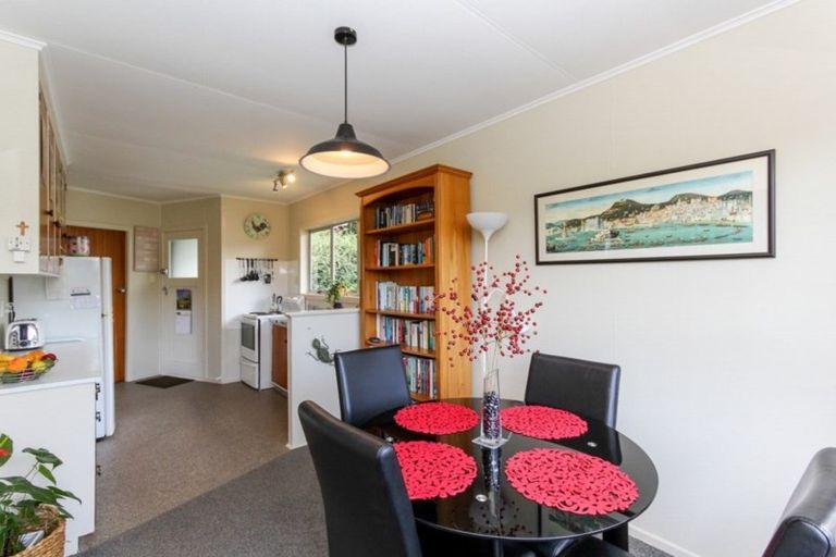 Photo of property in 27 Beaumont Crescent, Frankleigh Park, New Plymouth, 4310