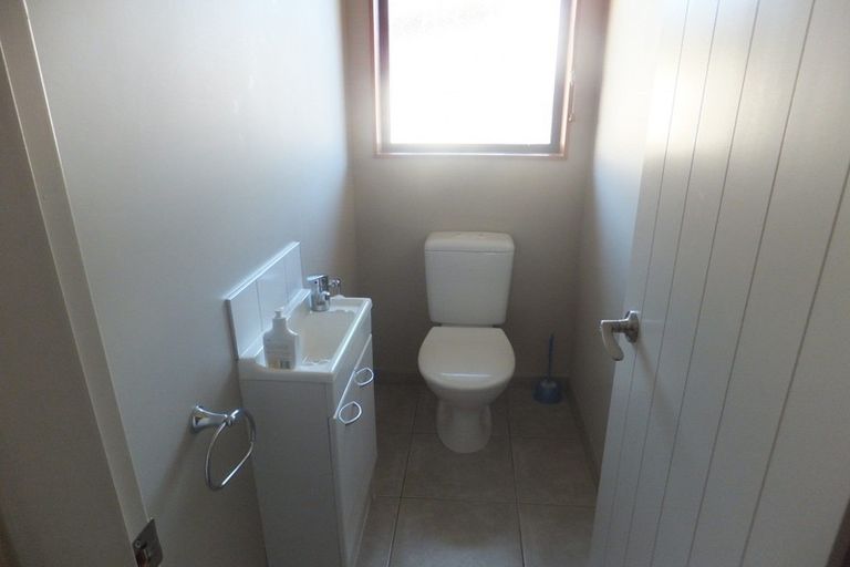 Photo of property in 16 Gibbston Close, Huntington, Hamilton, 3210