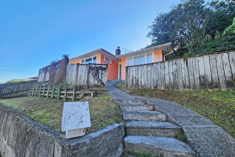 Photo of property in 14 Thomson Grove, Stokes Valley, Lower Hutt, 5019
