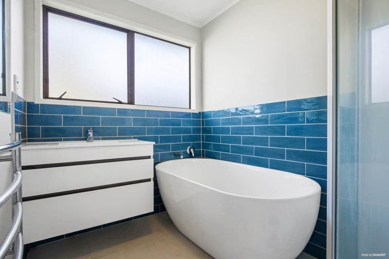 Photo of property in 71 Oreil Avenue, West Harbour, Auckland, 0618