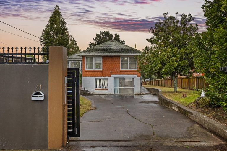 Photo of property in 41 Royal Road, Massey, Auckland, 0614