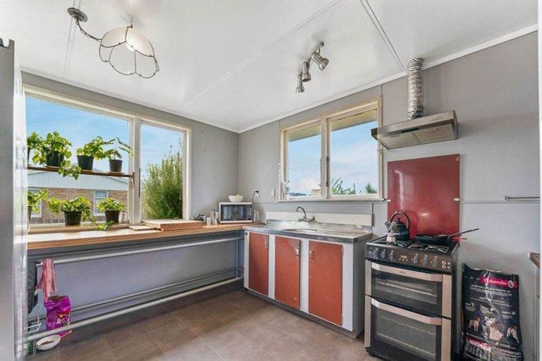 Photo of property in 74 Cranmere Crescent, Mangere East, Auckland, 2024