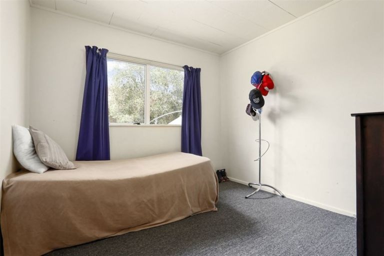 Photo of property in 2/97 Roberts Road, Te Atatu South, Auckland, 0610