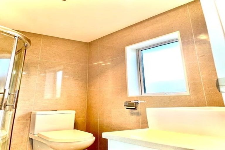 Photo of property in 66a Hutchinsons Road, Bucklands Beach, Auckland, 2014