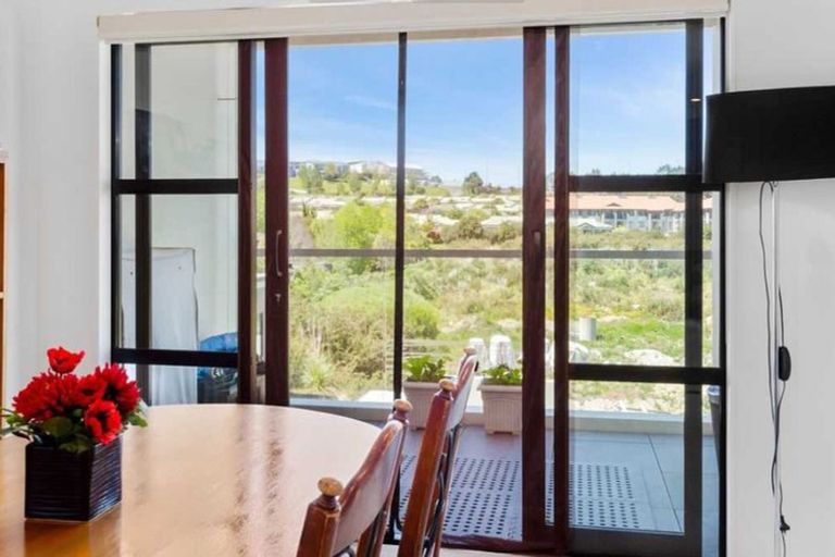 Photo of property in Apollo Apartments, 201/46 Rosedale Road, Rosedale, Auckland, 0632