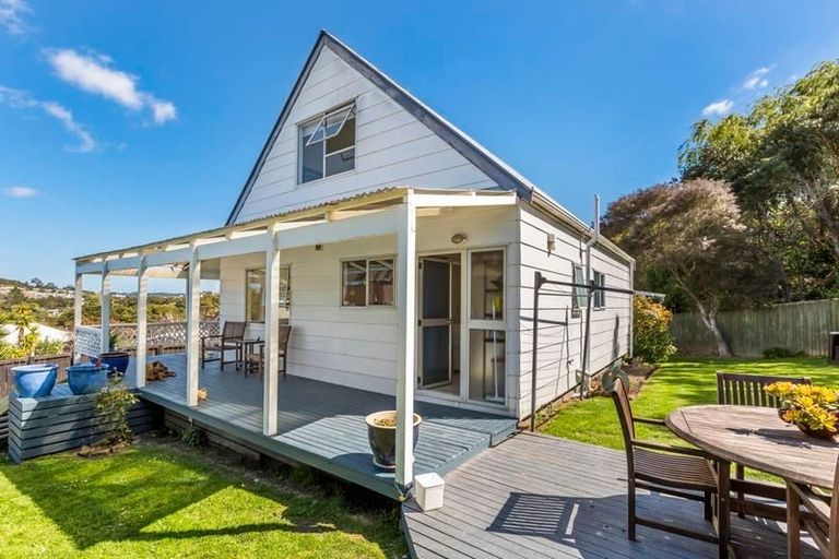 Photo of property in 27 Springtime Crescent, Stanmore Bay, Whangaparaoa, 0932