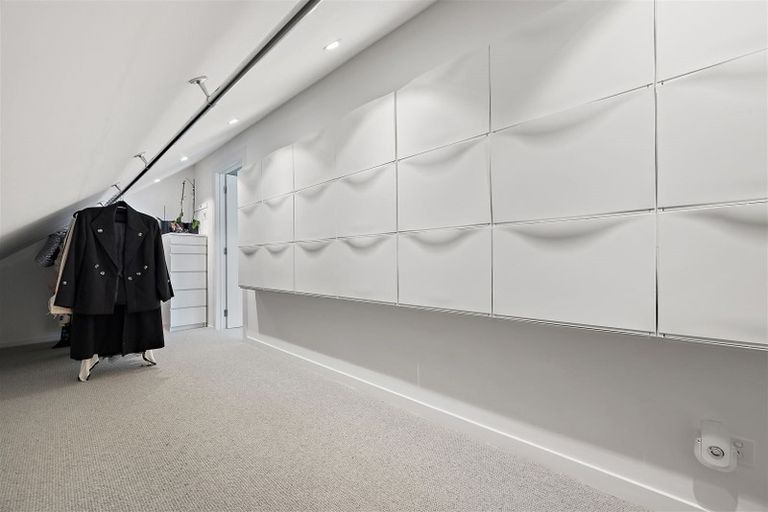 Photo of property in 2/17 Woodford Terrace, Ilam, Christchurch, 8053