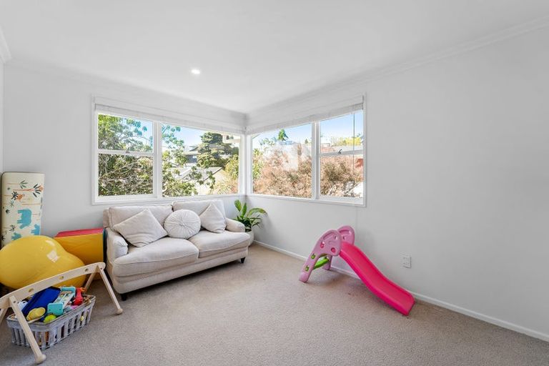 Photo of property in 5 Chevron Place, Castor Bay, Auckland, 0620