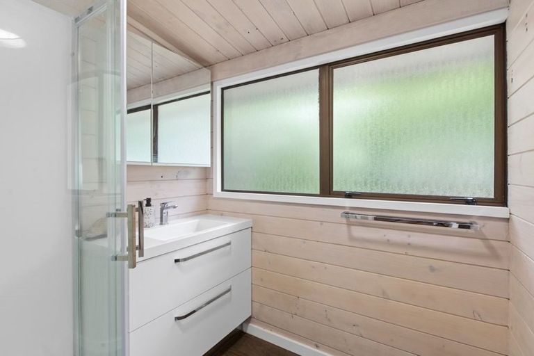 Photo of property in 5 Weranui Road, Waiwera, Orewa, 0994