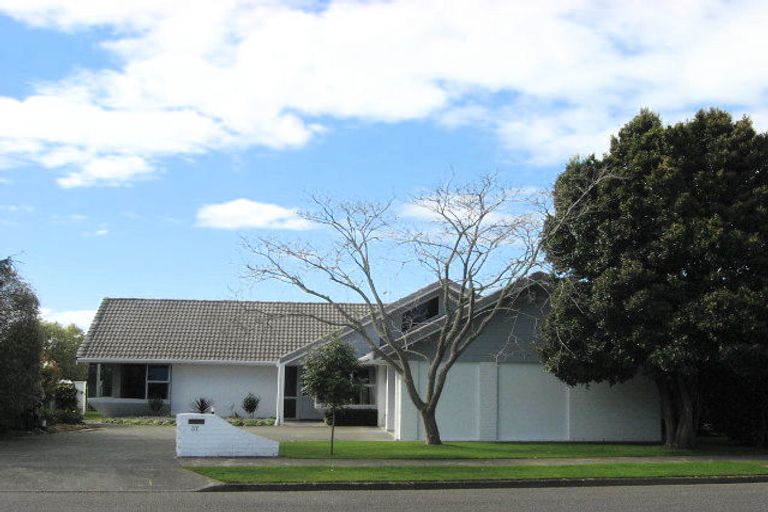 Photo of property in 37 Kennedy Drive, Levin, 5510