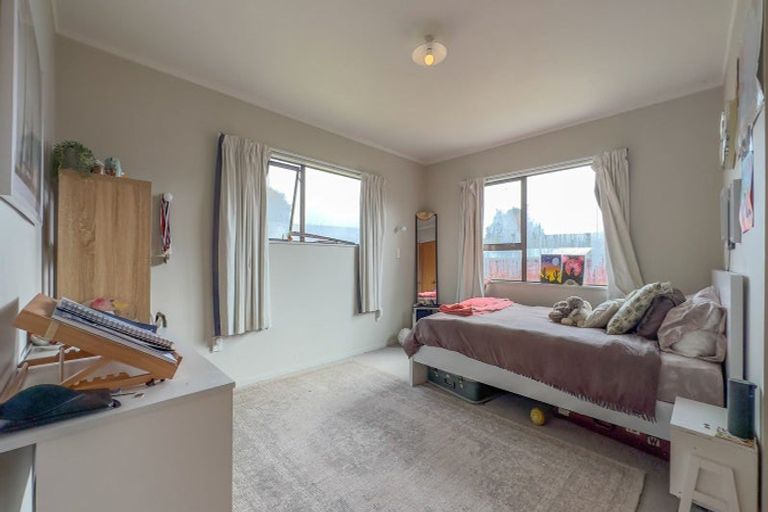 Photo of property in 12 Darlington Street, Ngatea, 3503